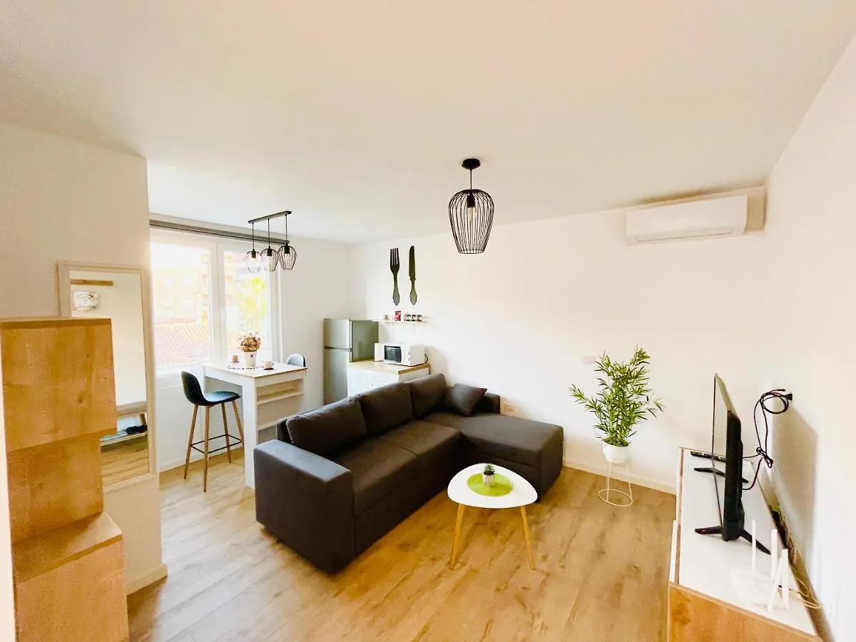 Central Apartment 2, Tirana 0*,  Albania
